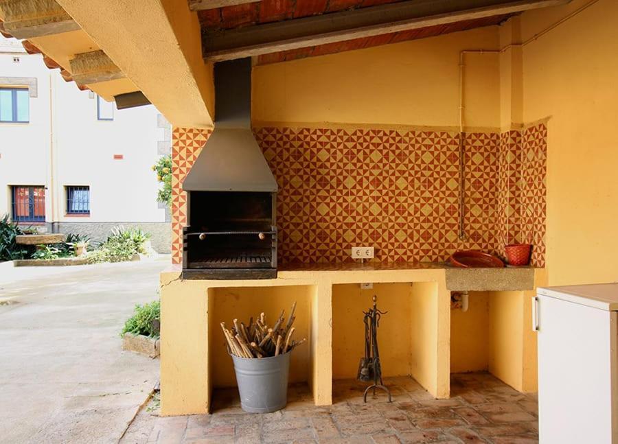 Casa TAPIOLAS Borrassá Exterior foto